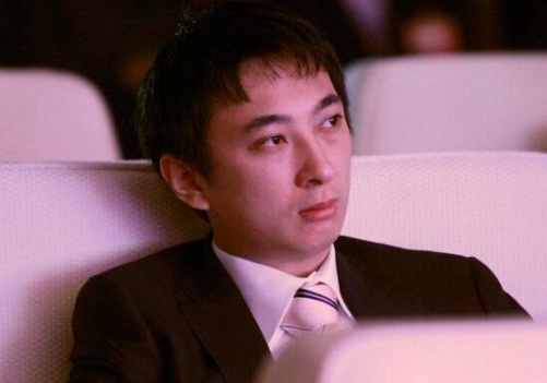 作家稱英語是廢物 王思聰懟:還有沒出過國的傻X?