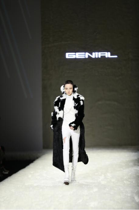 GENIAL\ЇHrb YфȄ