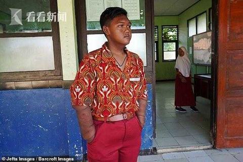 DƬ